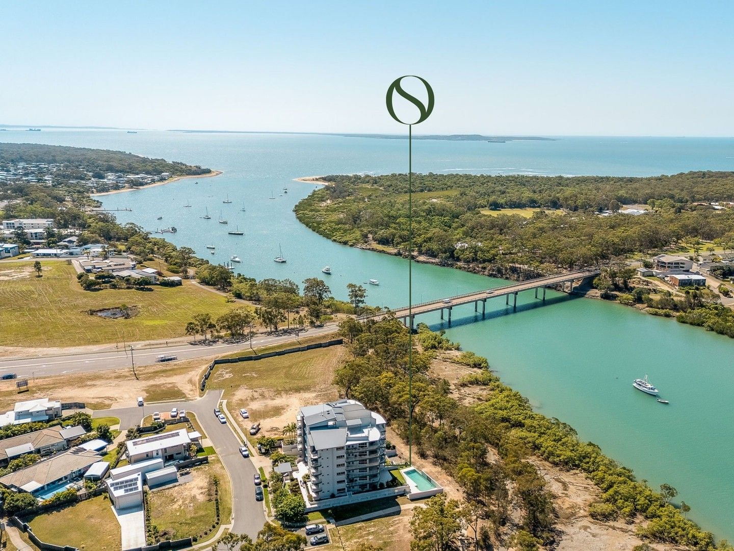 2 bedrooms Apartment / Unit / Flat in 2/2 The Promenade BOYNE ISLAND QLD, 4680