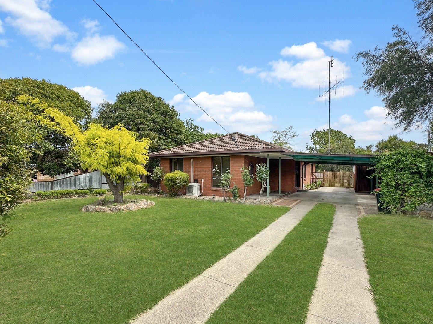 3 bedrooms House in 10 Elliot Street EUROA VIC, 3666