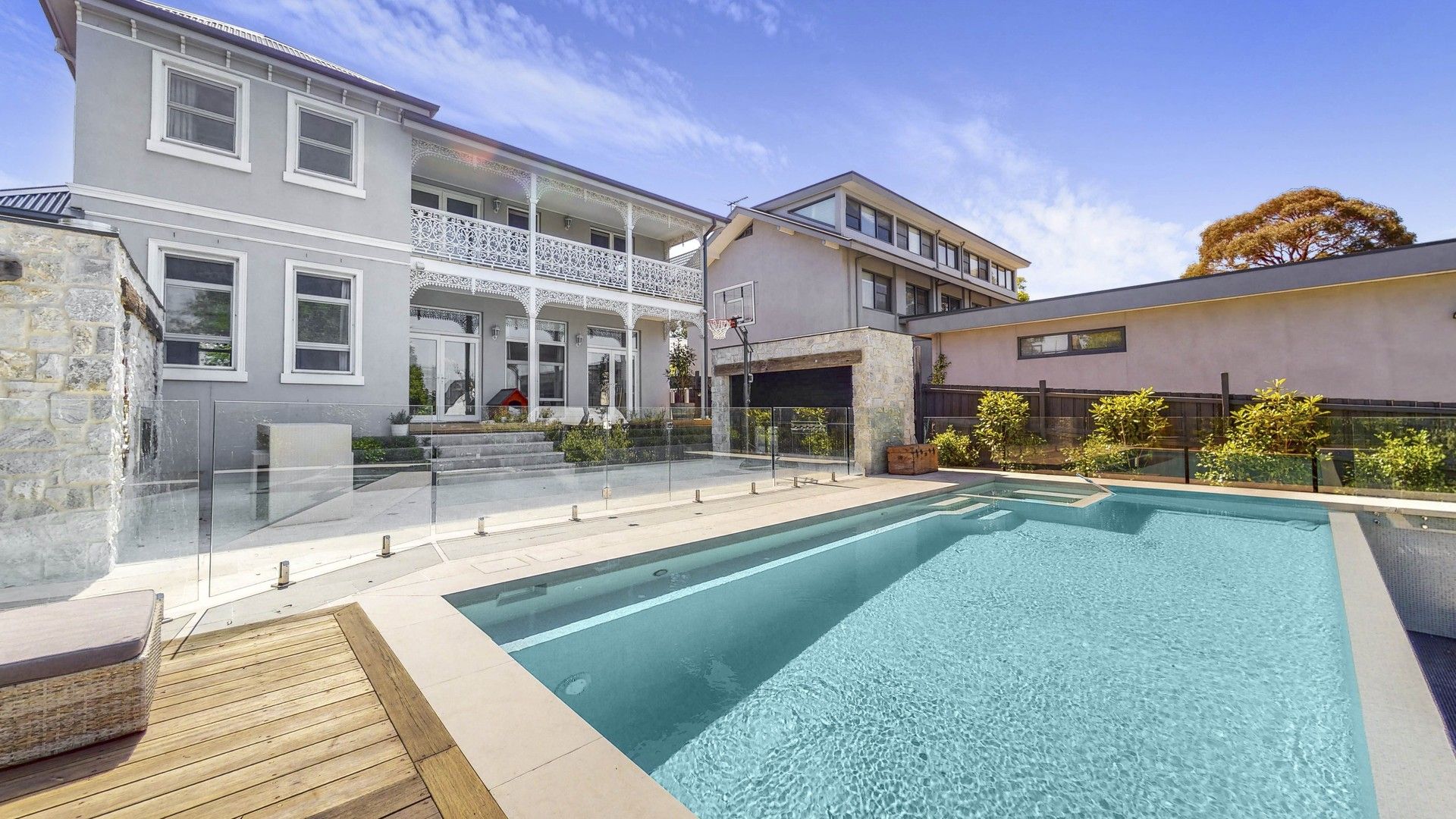 5 bedrooms House in 38 Balwyn Road CANTERBURY VIC, 3126