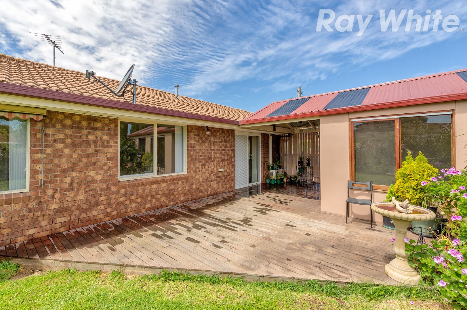 4 Denham Place, Mill Park VIC 3082, Image 2