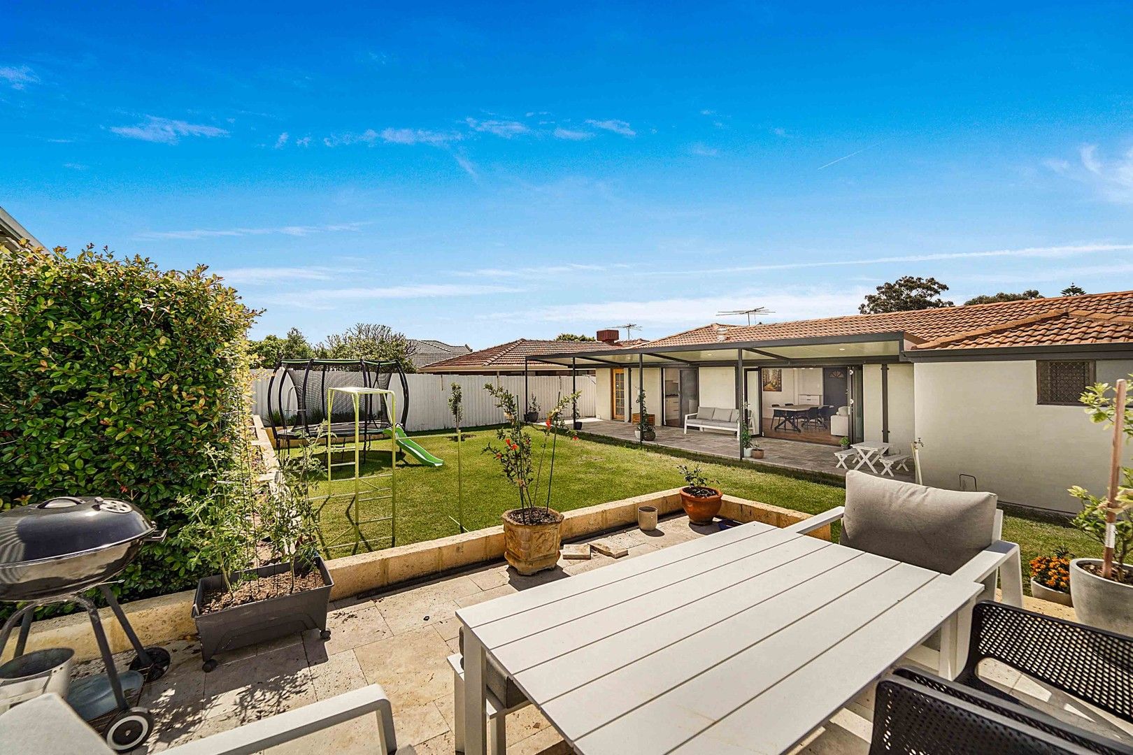 4 bedrooms House in 24 Whimbrel Street STIRLING WA, 6021