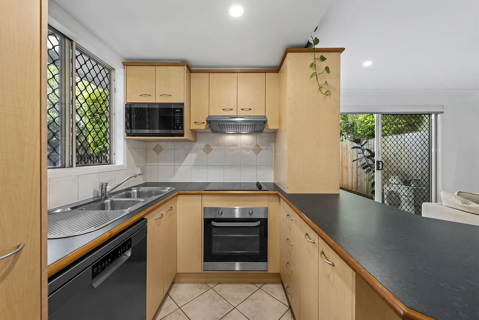 Additional image 8 of 1/80 Victoria Terrace, Greenslopes QLD 4120
