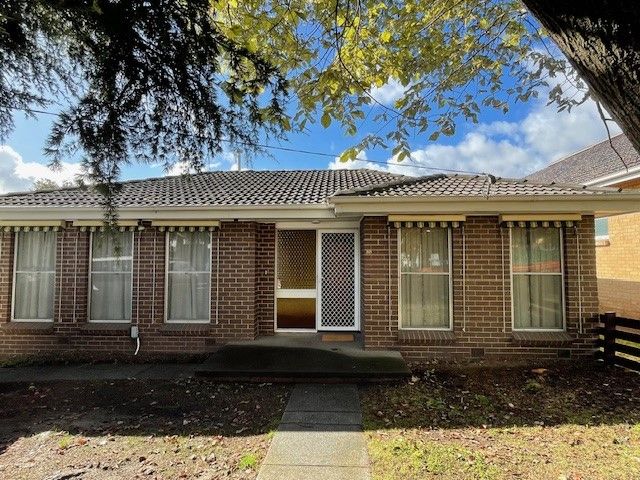 5 bedrooms House in 80 Watsonia Road WATSONIA VIC, 3087