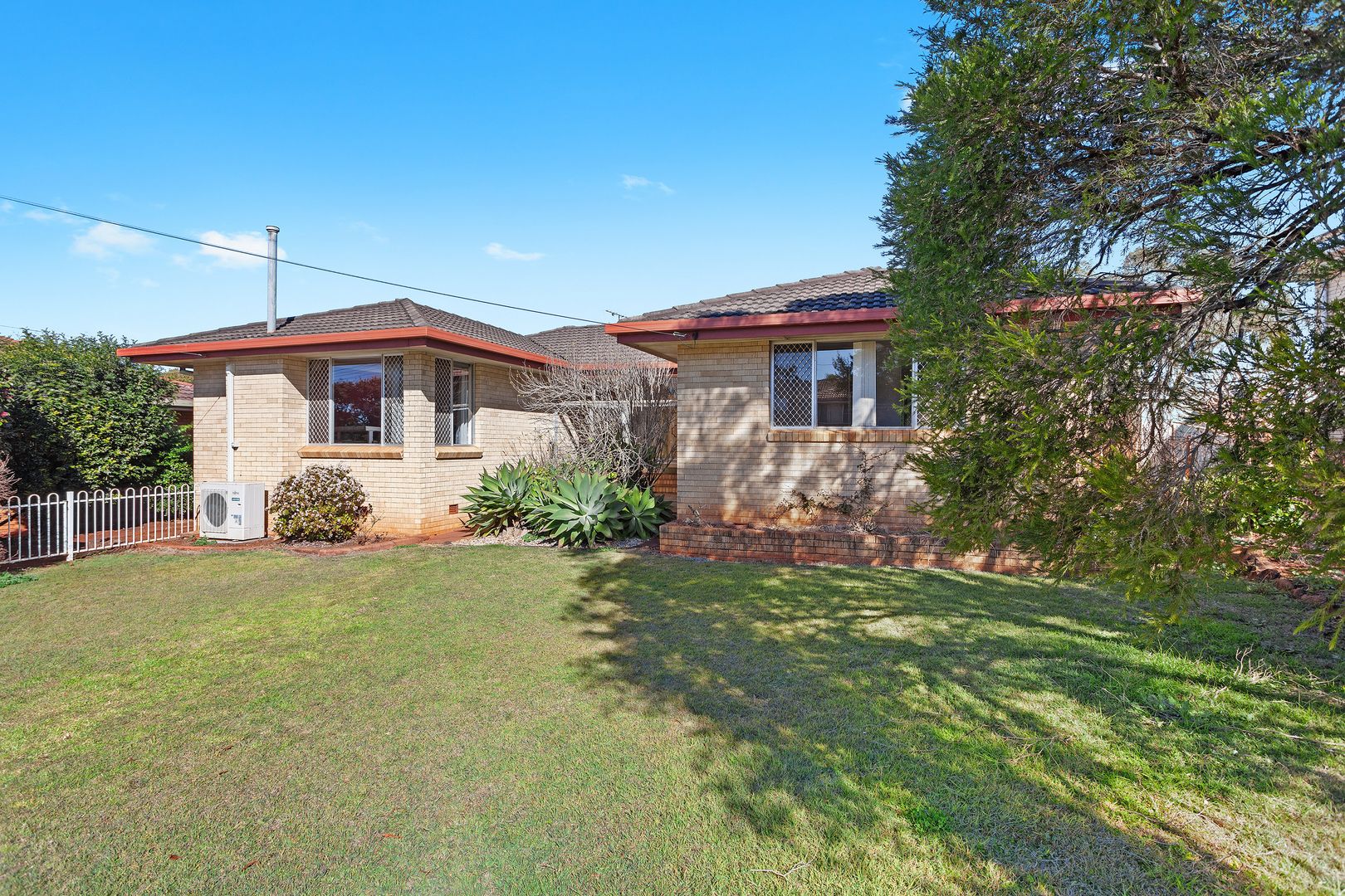 8 Illawarra Street, Harristown QLD 4350, Image 2