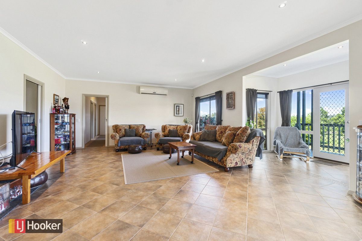 16 McMeekins Road, Swan Reach VIC 3903, Image 2