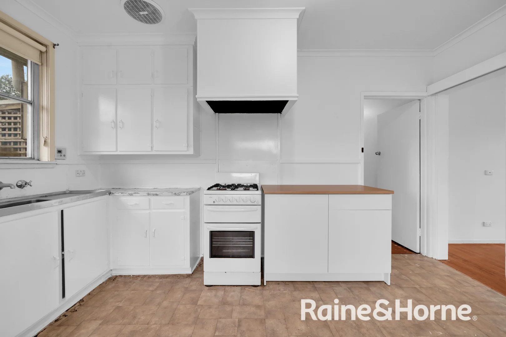 Additional image 4 of 2 Deborah St, Werribee VIC 3030