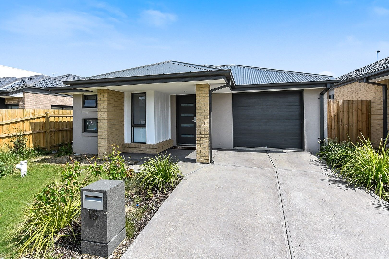 4 bedrooms House in 15 Merlot Way CLYDE NORTH VIC, 3978