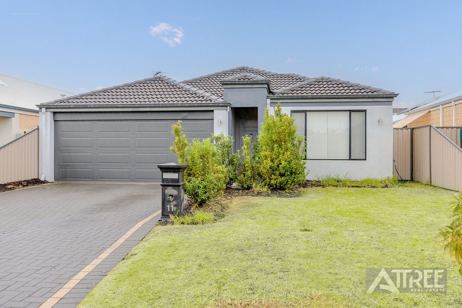 3 bedrooms House in 11 Passendale Crescent PIARA WATERS WA, 6112