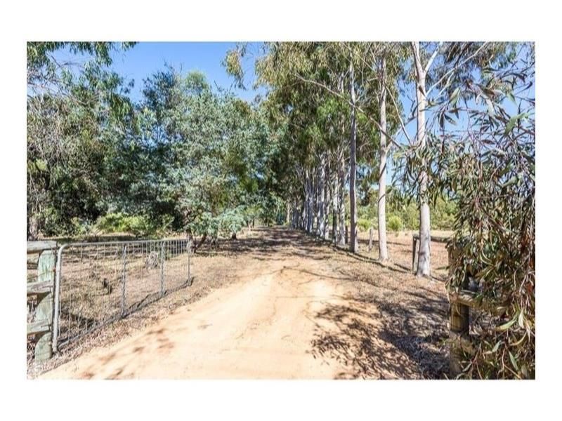 33 Pollard Cross, Cardup WA 6122, Image 2