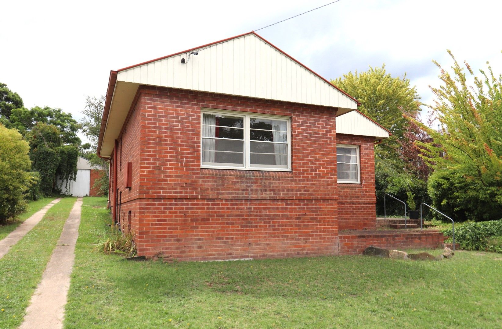 3 bedrooms House in 213 Stewart Street BATHURST NSW, 2795