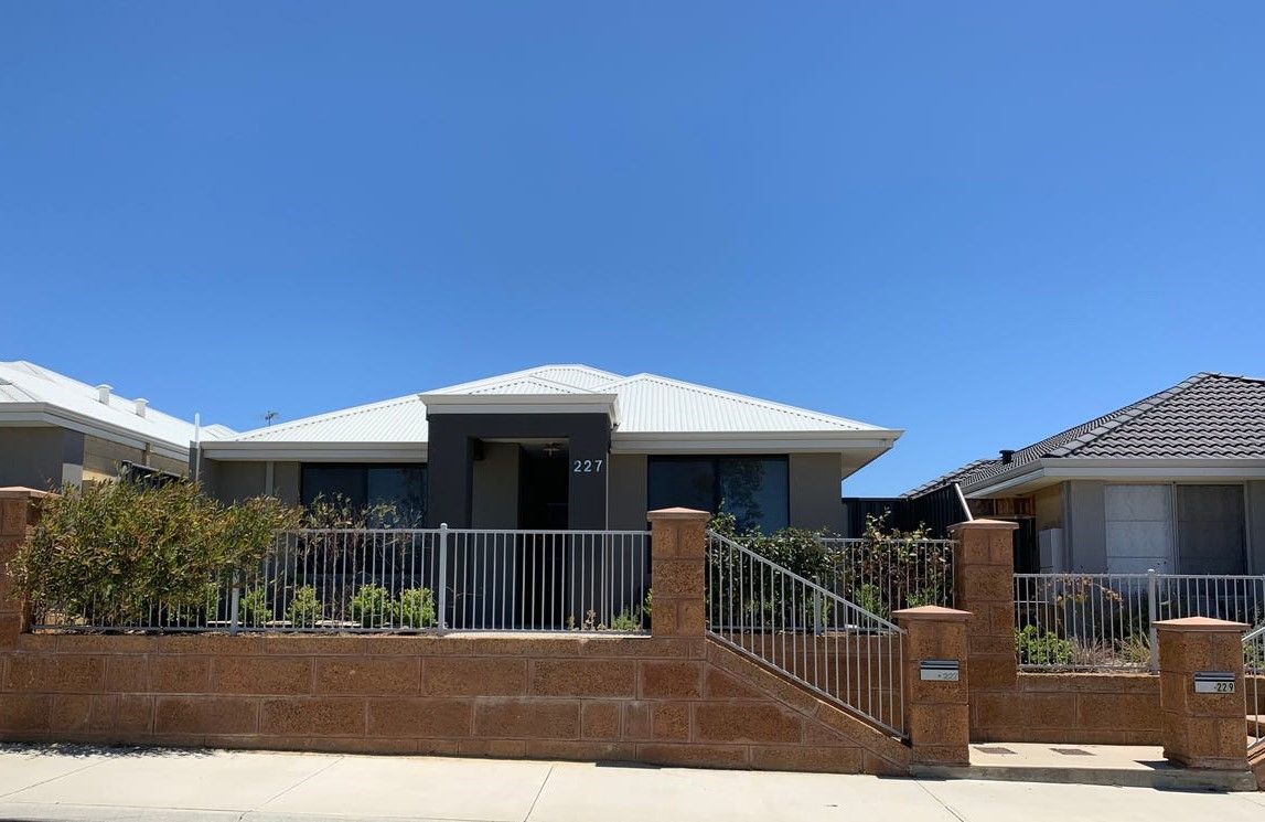 3 bedrooms House in 227 Grandis Boulevard BANKSIA GROVE WA, 6031
