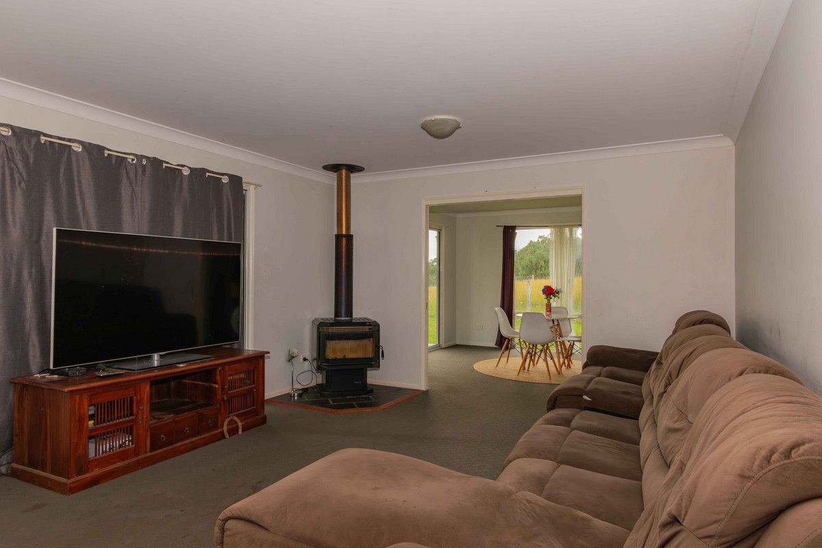 517 Blakes Road, Silverwood QLD 4370, Image 2