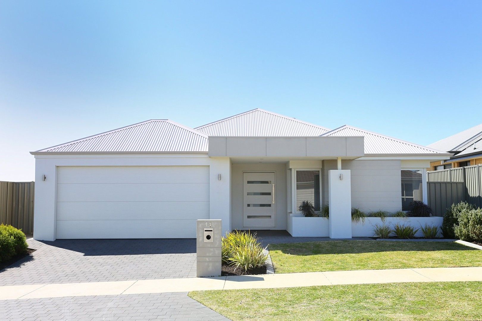 4 bedrooms House in 14 Elda Way ALKIMOS WA, 6038