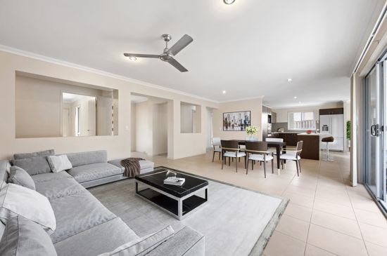 5 bedrooms House in 44 ROBERTS DRIVE MAUDSLAND QLD, 4210