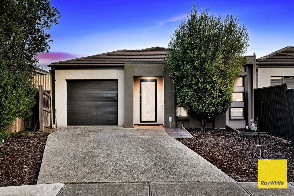 3 bedrooms House in 1/15 HORSESHOE CIRCUIT TRUGANINA VIC, 3029