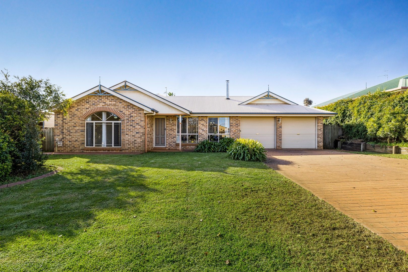 4 bedrooms House in 15 Gainsborough Drive GLENVALE QLD, 4350
