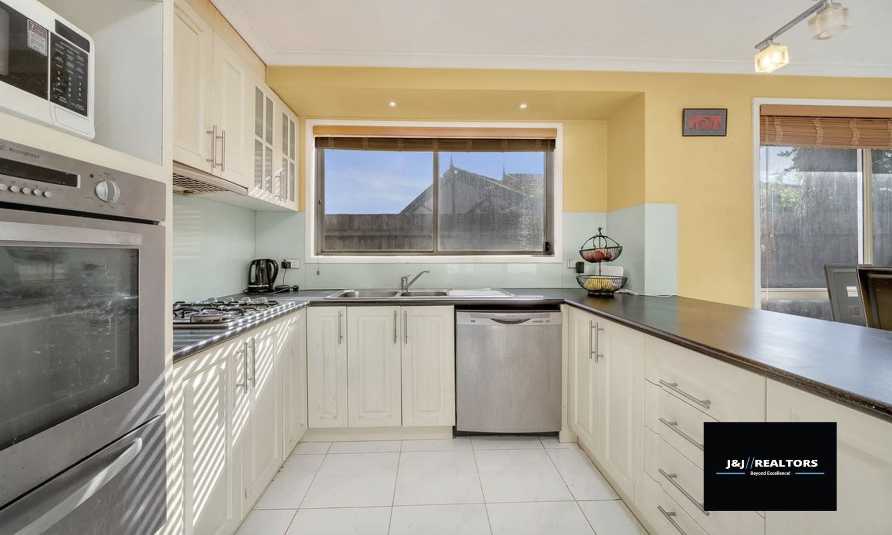 4 Meredith Close, Narre Warren South VIC 3805 House For Rent Domain