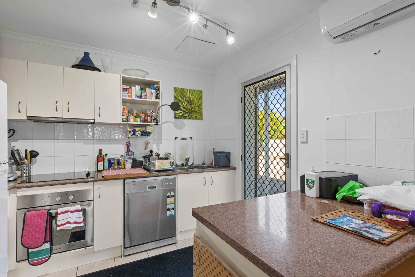 8/3 Thompson Crescent, Clontarf QLD 4019, Image 2