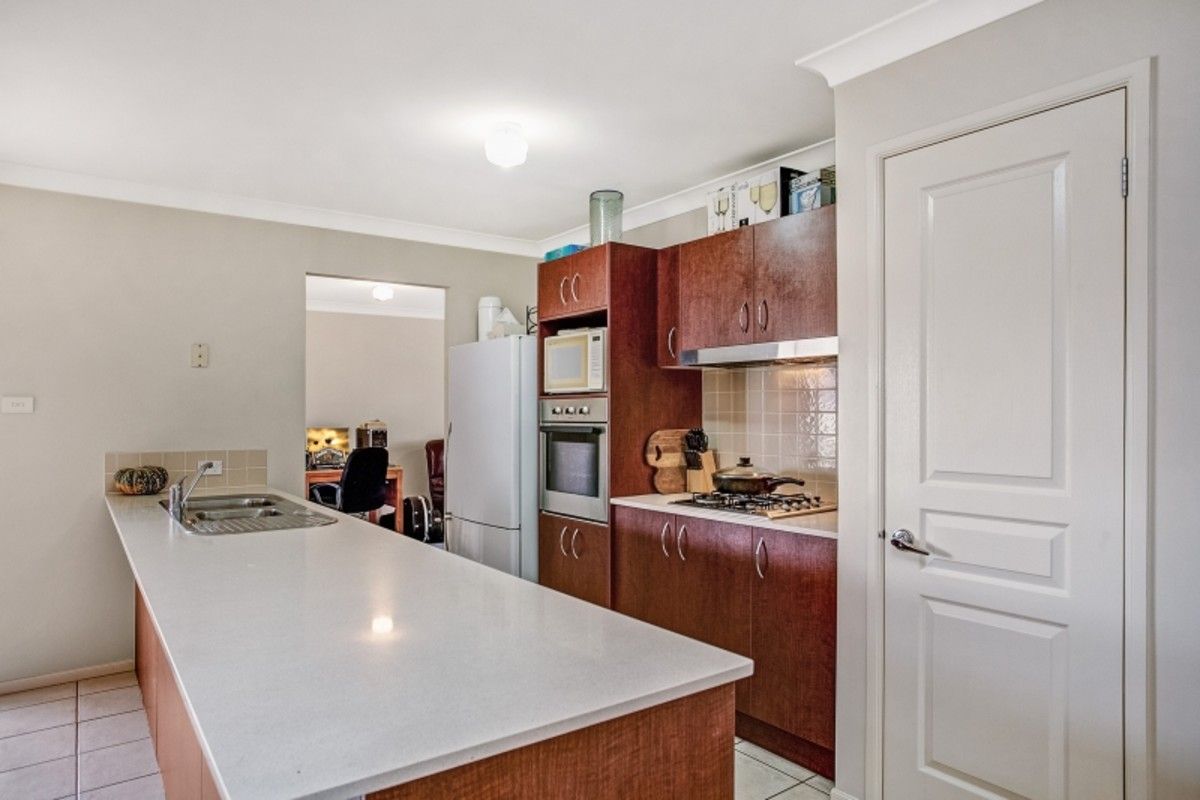 6 Tallowood Way, Thornton NSW 2322, Image 2