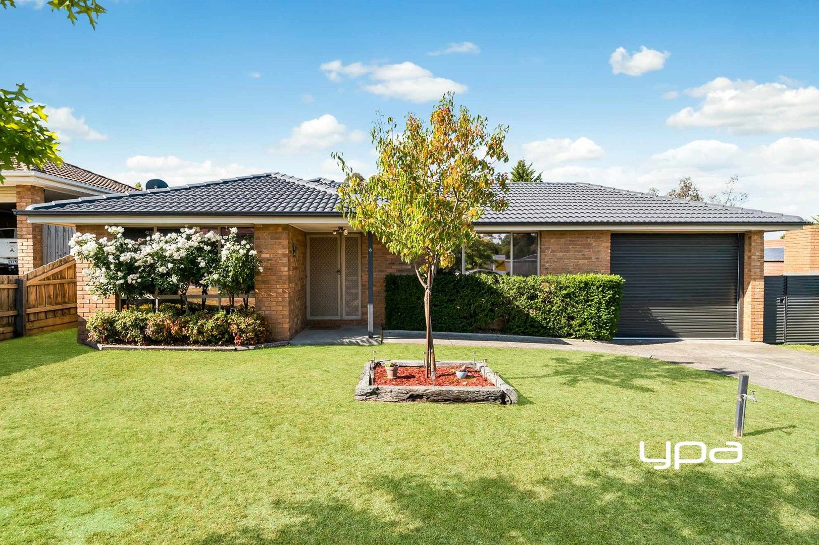 3 bedrooms House in 8 Bates Court SUNBURY VIC, 3429