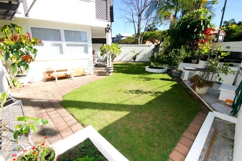 1/60 Stanhill Drive, CHEVRON ISLAND QLD 4217, Image 2