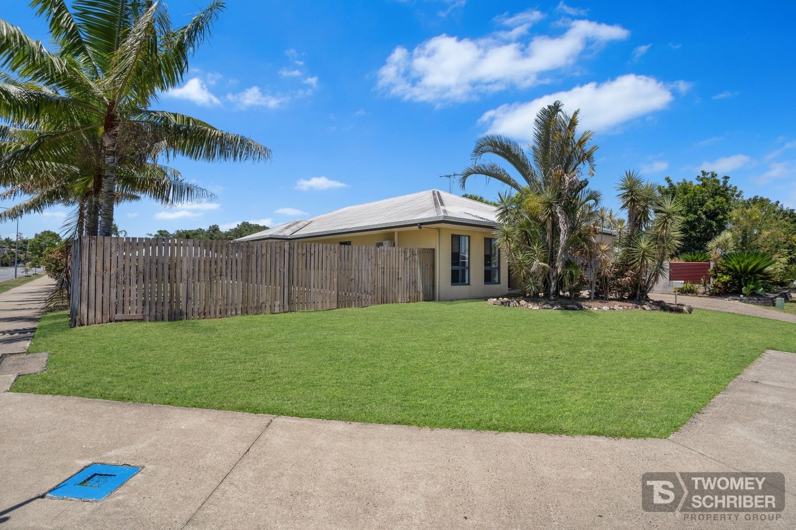 4 bedrooms House in 1 Hopkins Street WHITE ROCK QLD, 4868