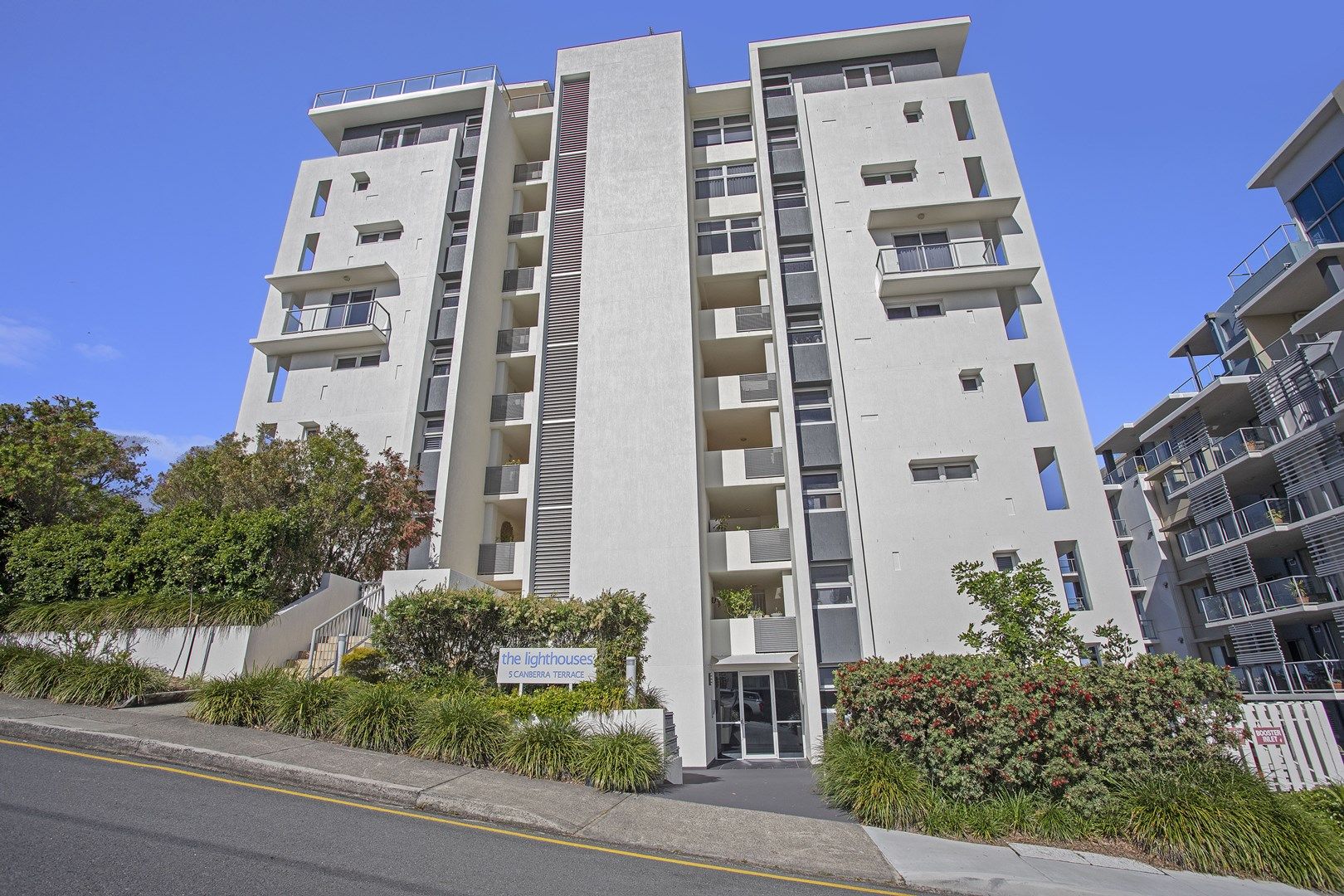 2 bedrooms Apartment / Unit / Flat in 2/5 Canberra Terrace KINGS BEACH QLD, 4551