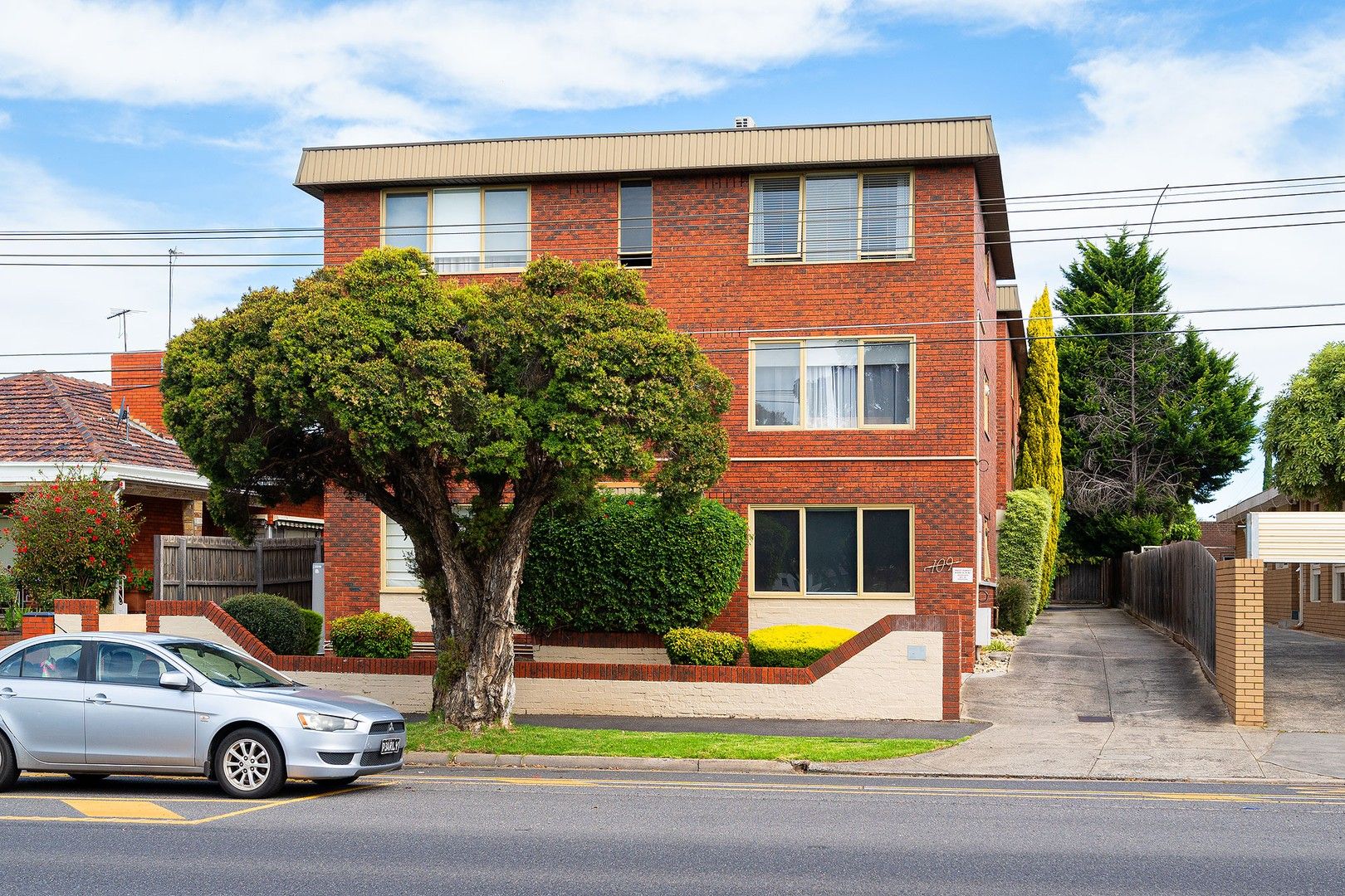 1 bedrooms Apartment / Unit / Flat in 15/109 Heidelberg Road CLIFTON HILL VIC, 3068