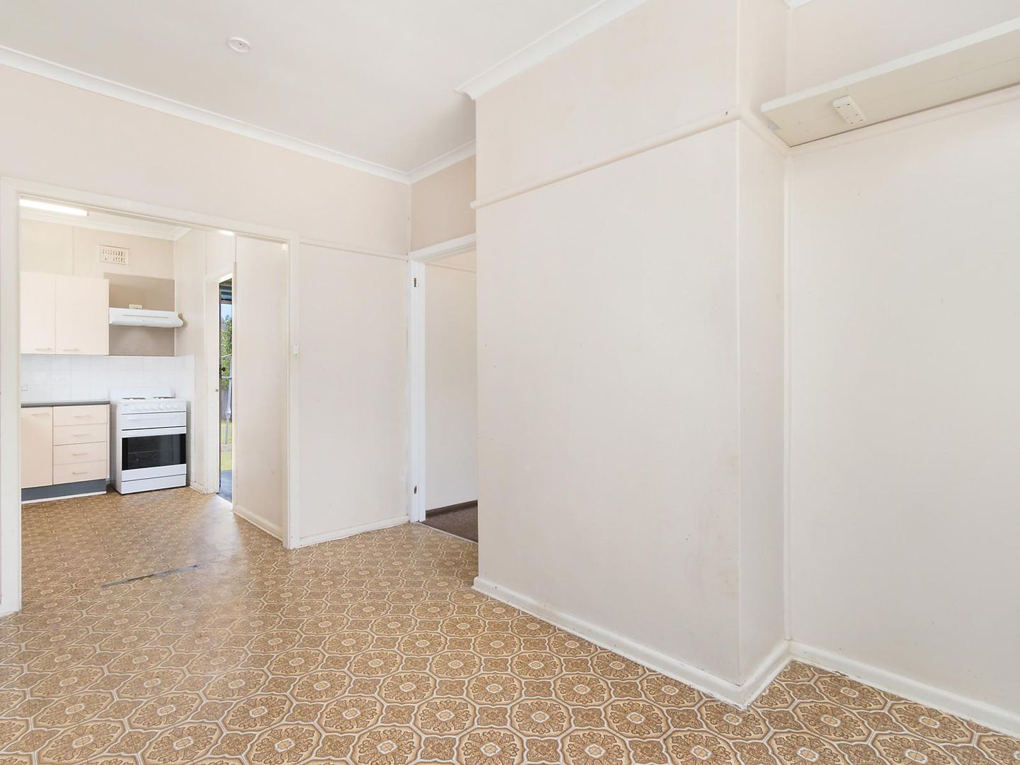 43 Jacques Avenue, Peakhurst NSW 2210, Image 2