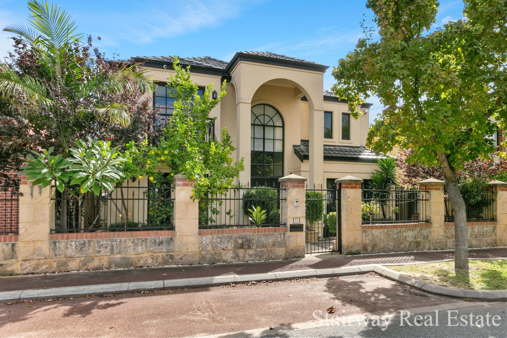 4 bedrooms House in 10 Sedgeland Way ASCOT WA, 6104