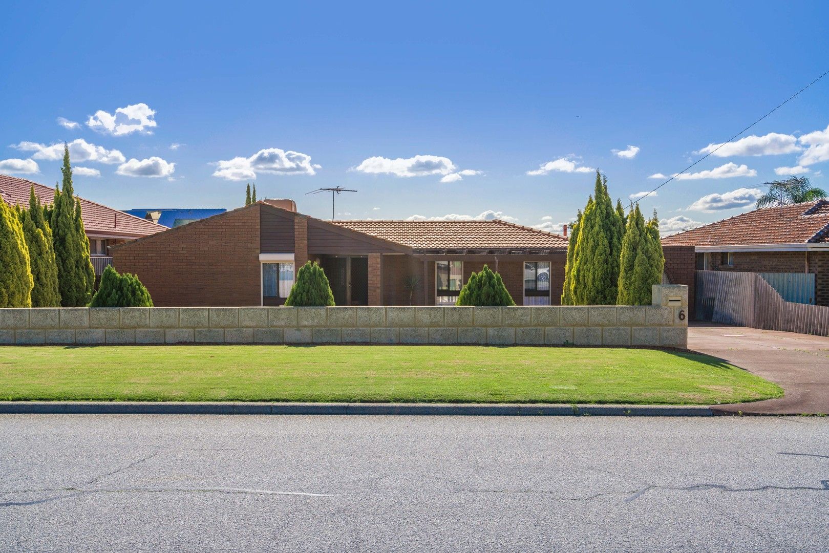 3 bedrooms House in 6 Hobley Way SPEARWOOD WA, 6163