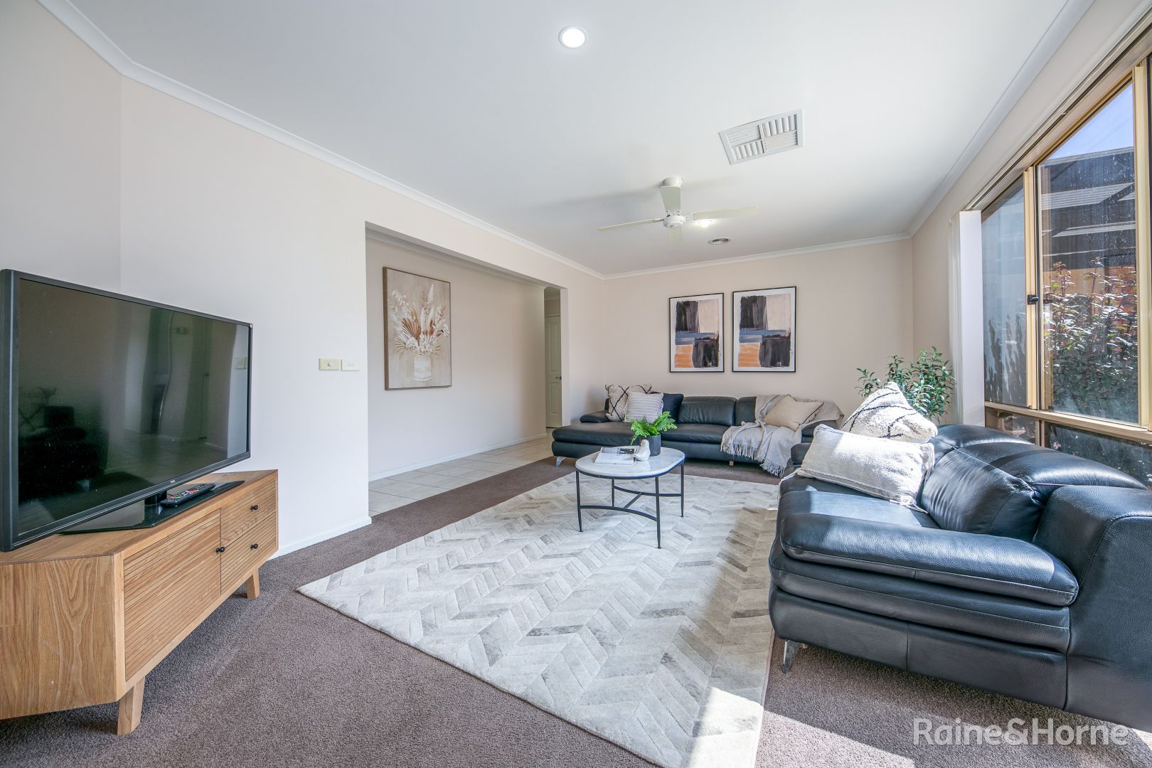 25 Burge Drive, Sunbury VIC 3429, Image 2