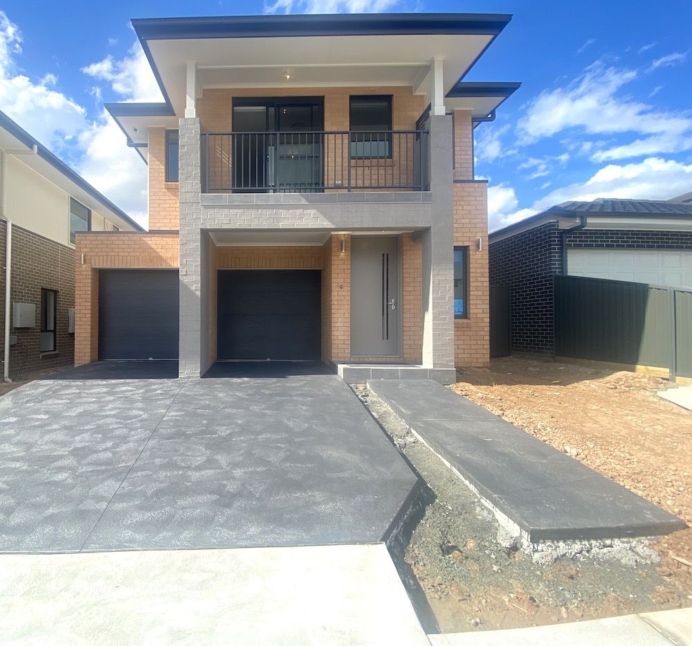 4 bedrooms House in 5 Plantago Street DENHAM COURT NSW, 2565