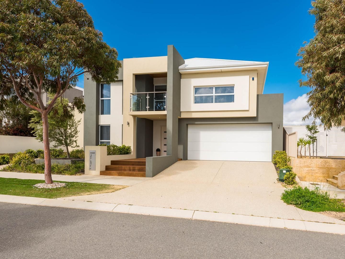 4 bedrooms House in 6 AUGER WAY ALKIMOS WA, 6038