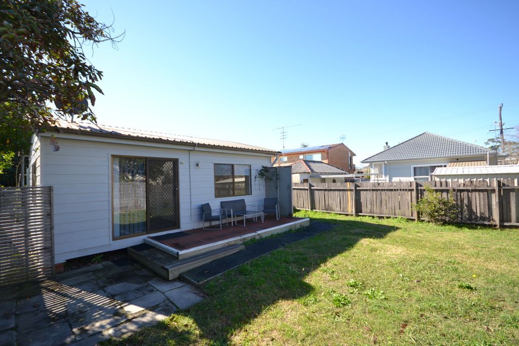 183a Barrenjoey Road Ettalong Beach Nsw 2257 Apartment For Rent 290 00 Domain