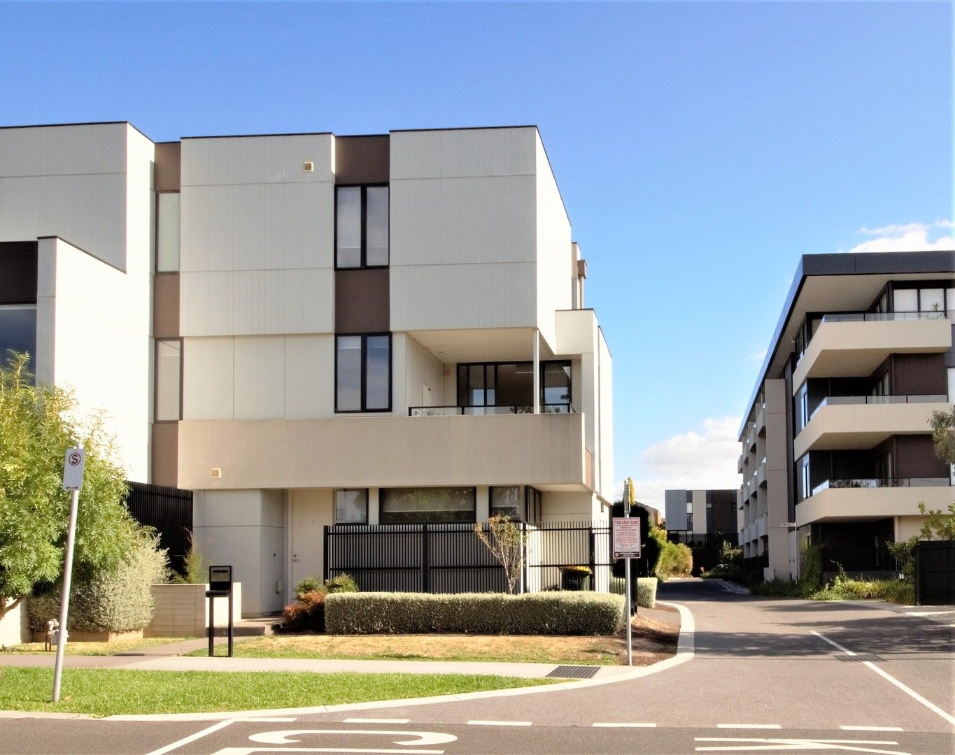 3 bedrooms Townhouse in 2 Harvest Court DONCASTER VIC, 3108