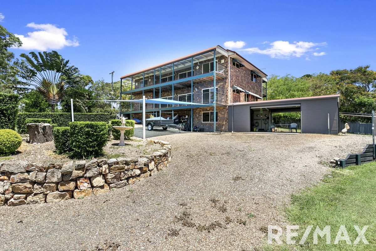 6 bedrooms House in 12 Petersen Road CRAIGNISH QLD, 4655