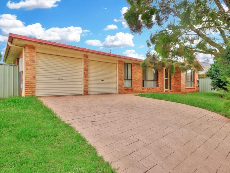 4 bedrooms House in 6 Shamrock Court MIDDLE RIDGE QLD, 4350