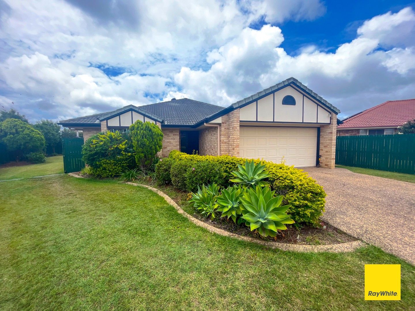 5 bedrooms House in 12 Palais Court AVENELL HEIGHTS QLD, 4670