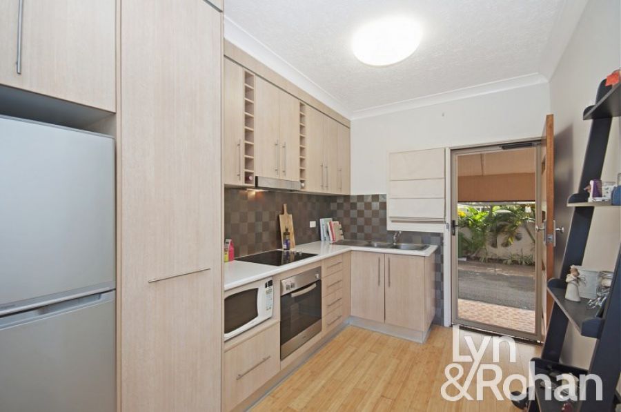 2/11 Tenth Avenue, Railway Estate QLD 4810, Image 2