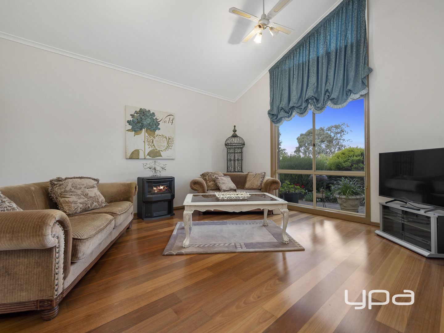 46 Underbank Boulevard, Bacchus Marsh VIC 3340, Image 2