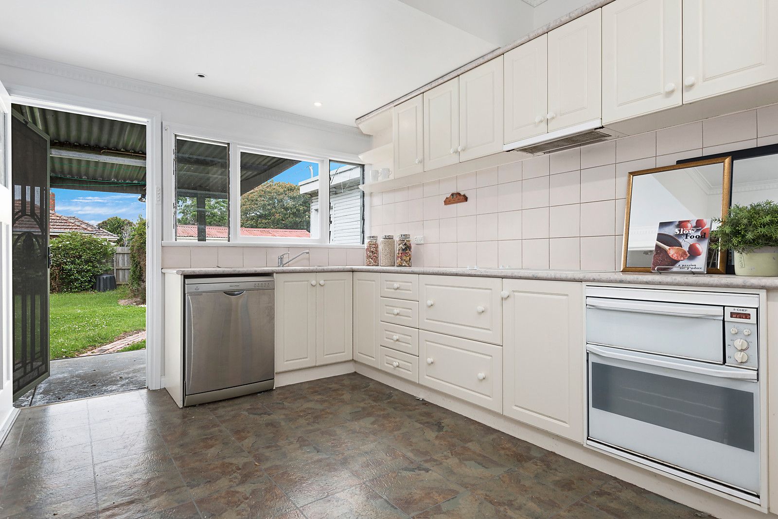 102 St Hellier Street, Heidelberg Heights VIC 3081, Image 2