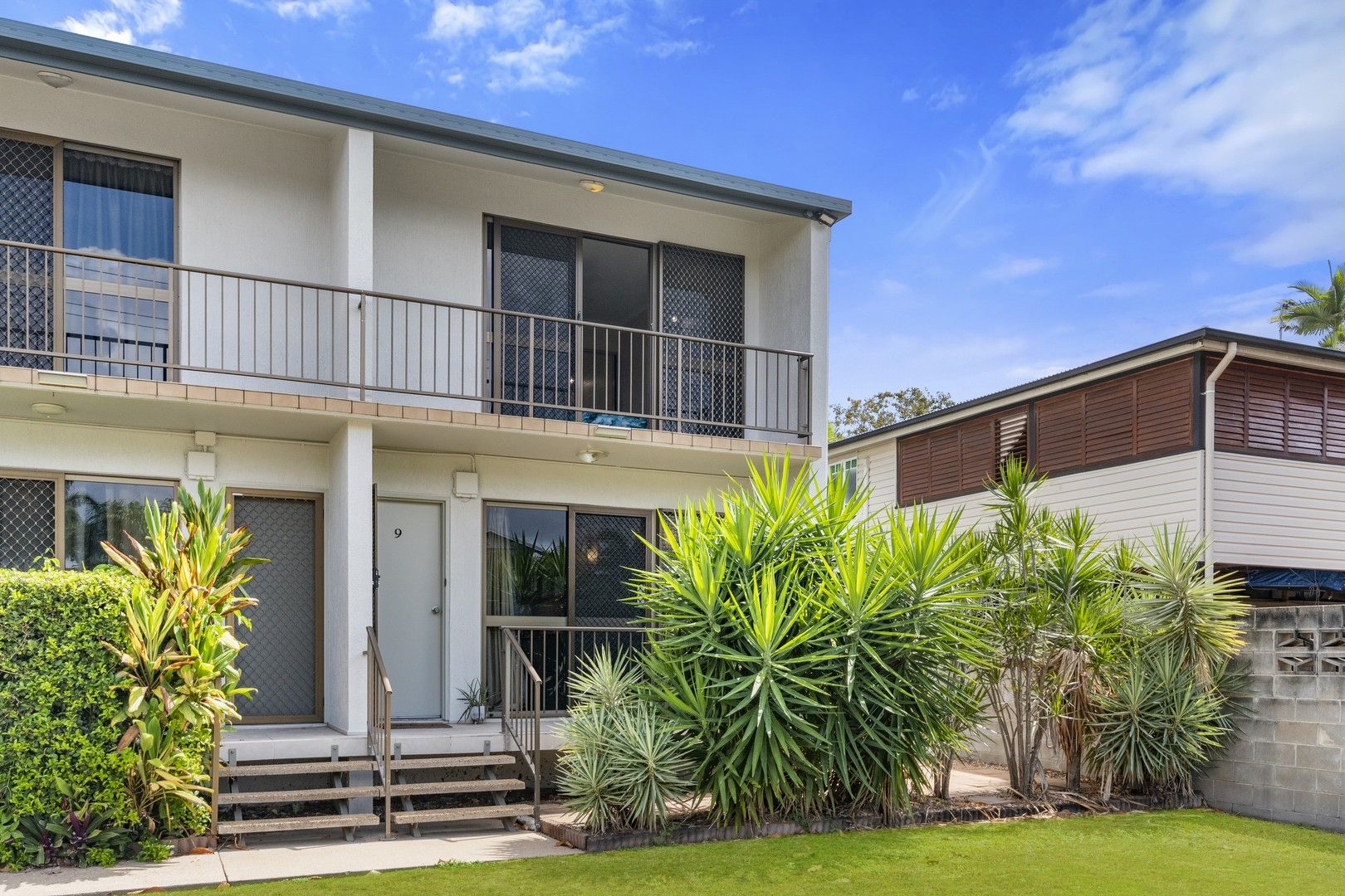 9/25-27 Roberts Street, Hermit Park QLD 4812, Image 0