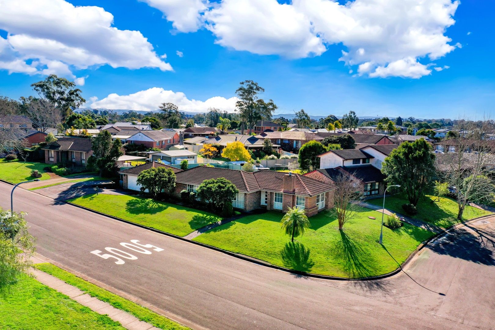 4 bedrooms House in 2 Calgaroo Crescent KINGSWOOD NSW, 2747