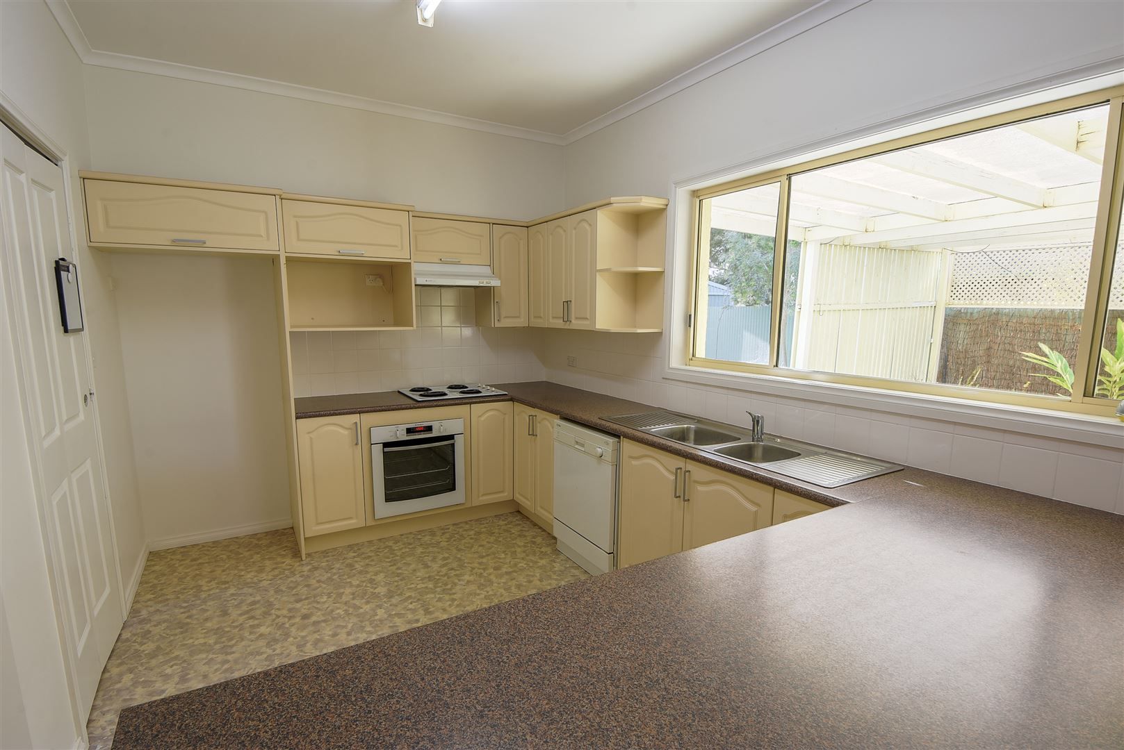 16 De Castella Drive, Horsham VIC 3400, Image 2