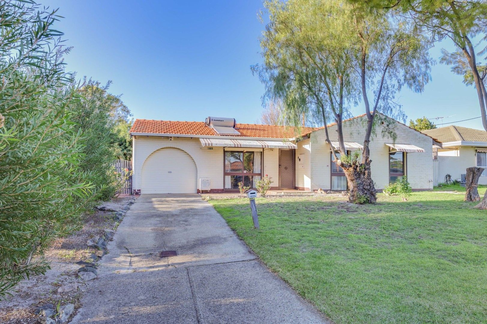 3 bedrooms House in 107 Lyrebird Way THORNLIE WA, 6108