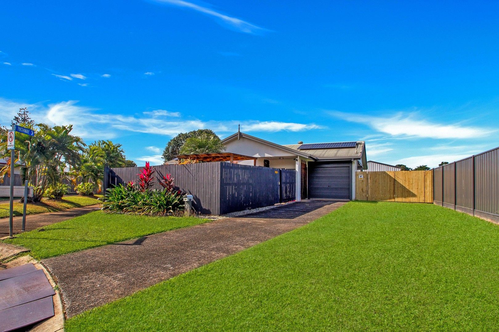 3 bedrooms House in 1 Bounty Close BENTLEY PARK QLD, 4869
