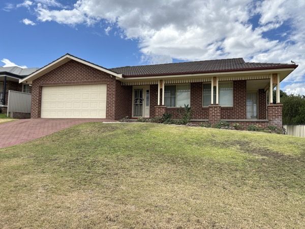 4 bedrooms House in 6 Ebony Close TAMWORTH NSW, 2340