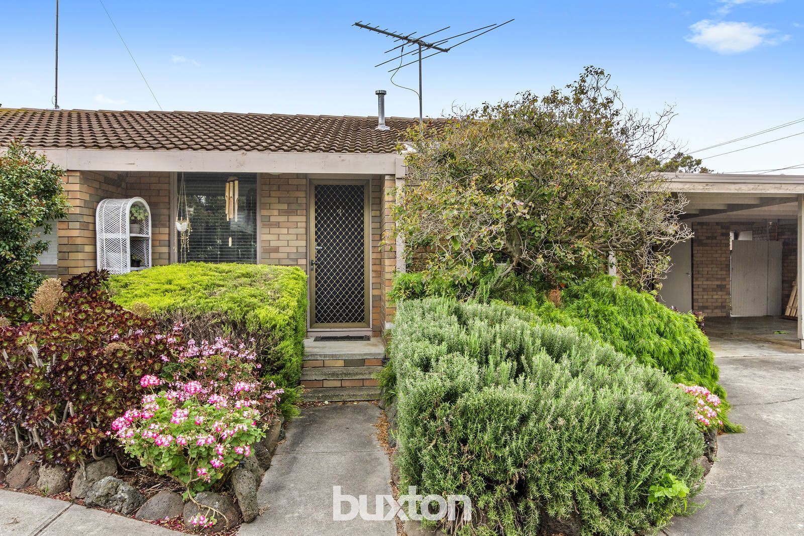 1 bedrooms Apartment / Unit / Flat in 2/143 South Valley Road HIGHTON VIC, 3216