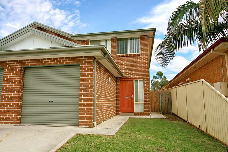 3 bedrooms Townhouse in 35B Baxter Crescent GLENDENNING NSW, 2761